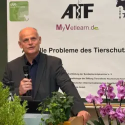 Prof. Klaus Osterrieder, Präsident der TiHo, eröffnete die 46. Tagung "Aktuelle Probleme des Tierschutzes"